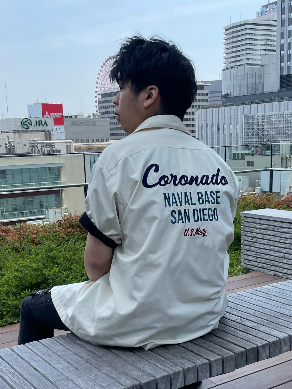 「AVIREX、AVIREXBelle、低身長男子、AVIREX梅田店、大人コーデ、春服、今日のコーデ、春カラー、お洒落さんとつながりたい、アメカジ、いいね、save、フォローお願いします🤑、キレイめコーデ、ootd、大人カジュアル、ファッションの力を信じよう」｜「AVIREXのSHORTSLEEVE WORK SHIRT U.S.N. / ワークシャツ U.S.N. / AVIREX / アヴィレックス（シャツ/ブラウス、ホワイト系）」を使った、南慎也さん（メンズ・166cm）の春コーディネートの1枚目の写真