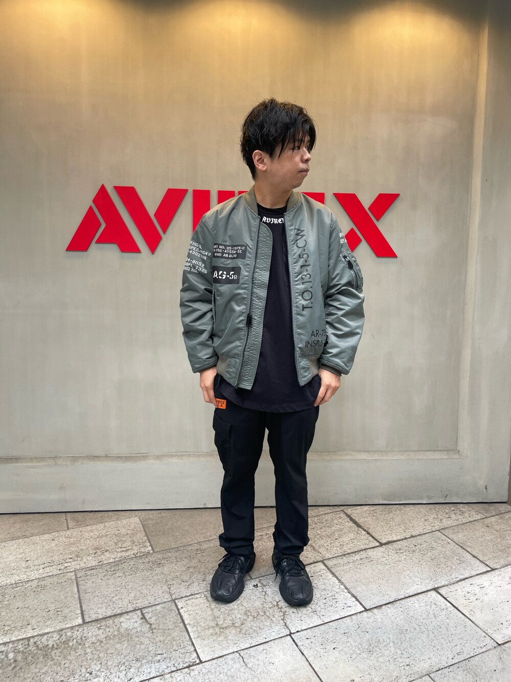 「AVIREX、AVIREXBelle、AVIREX心斎橋、秋服準備はじめました、シンプルコーデ、今日のコーデ、ラフ、いいね、save、フォローお願いします🤑、メンズコーデ、大人カジュアル、秋先取りコーデ、フォローミー、ファッションの力を信じよう、ブラック、カーキ」｜「AVIREXの《REBUILD COLLECTION》MA-1 ステンシル / MA-1 STENCIL（MA-1、その他）」を使った、南慎也さん（メンズ・166cm）の夏コーディネートの1枚目の写真