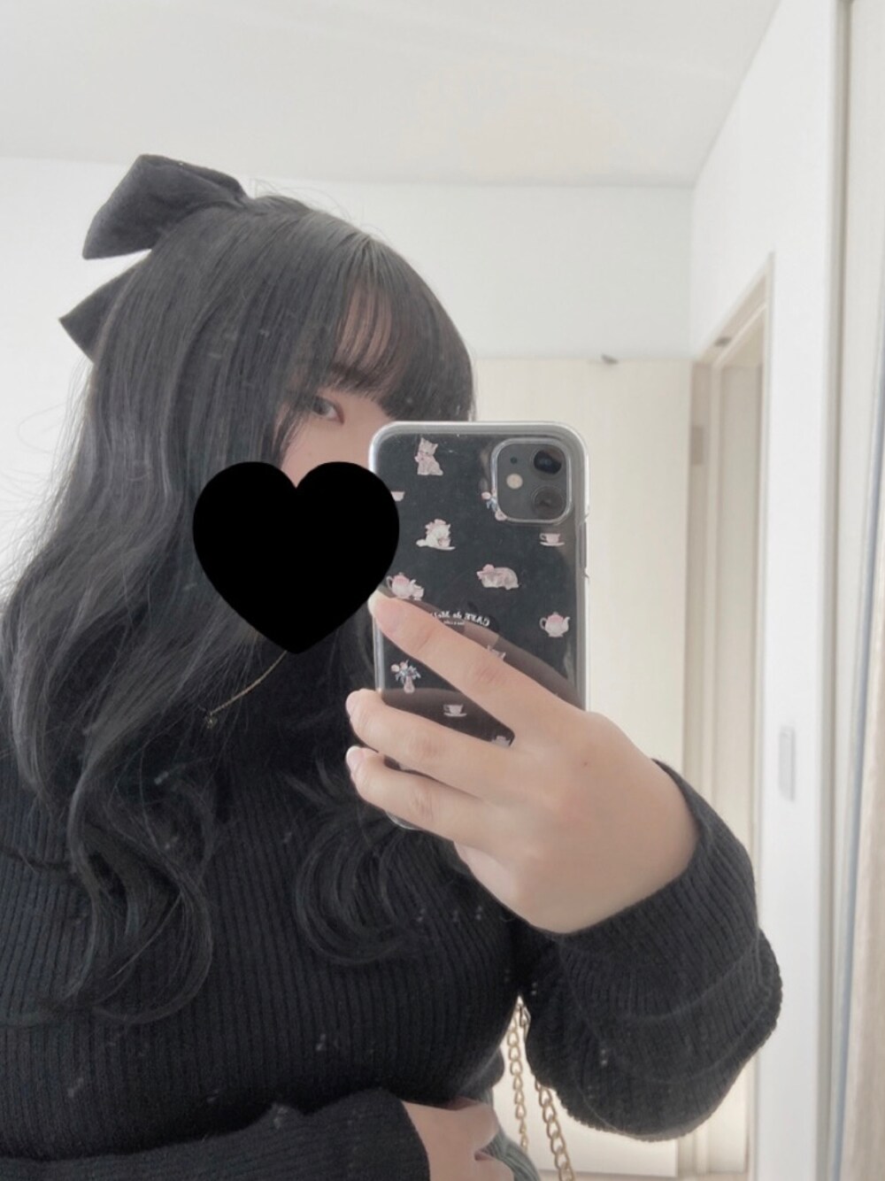 「大人かわいい、プチプラコーデ、大人カジュアル、おしゃれさんと繋がりたい、きれいめカジュアル、低身長、ブラック、ニット、ハイネック、冬コーデ、winter、黒」｜「GRLのアイテム（バッグ、ブラック系）」を使った、瑚白さん（レディース・151cm）の夏コーディネートの1枚目の写真