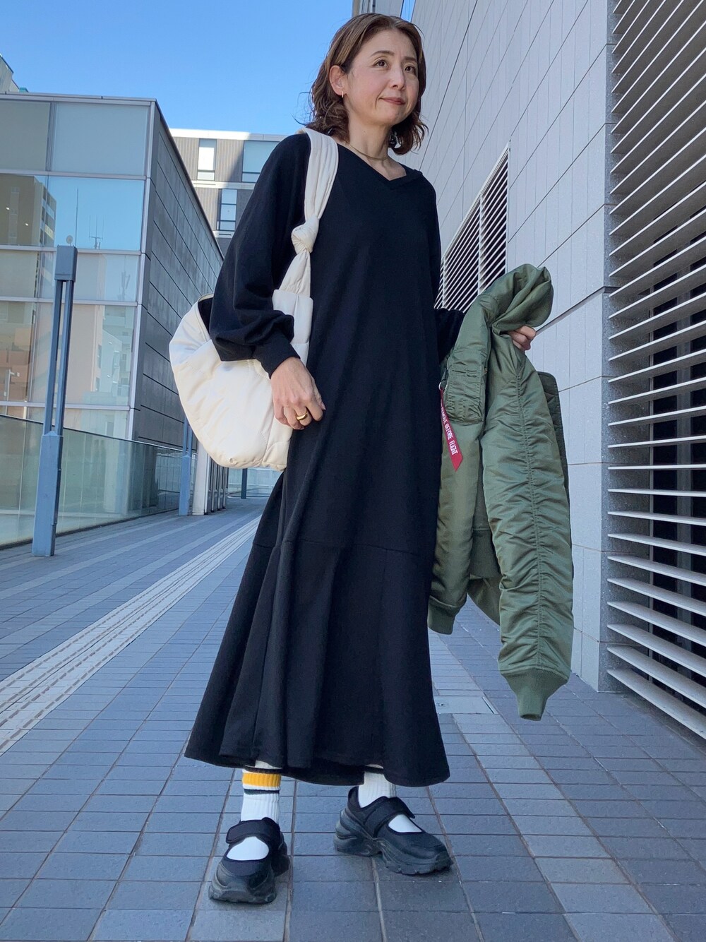 「apretro、ワンピース、マーメイド、モノトーン、40代ファッション」｜「ap retroのマーメイド前後２WAY ワンピース（ワンピース、ブラック系）」を使った、まゆみんさん（レディース・160cm）の冬コーディネートの1枚目の写真
