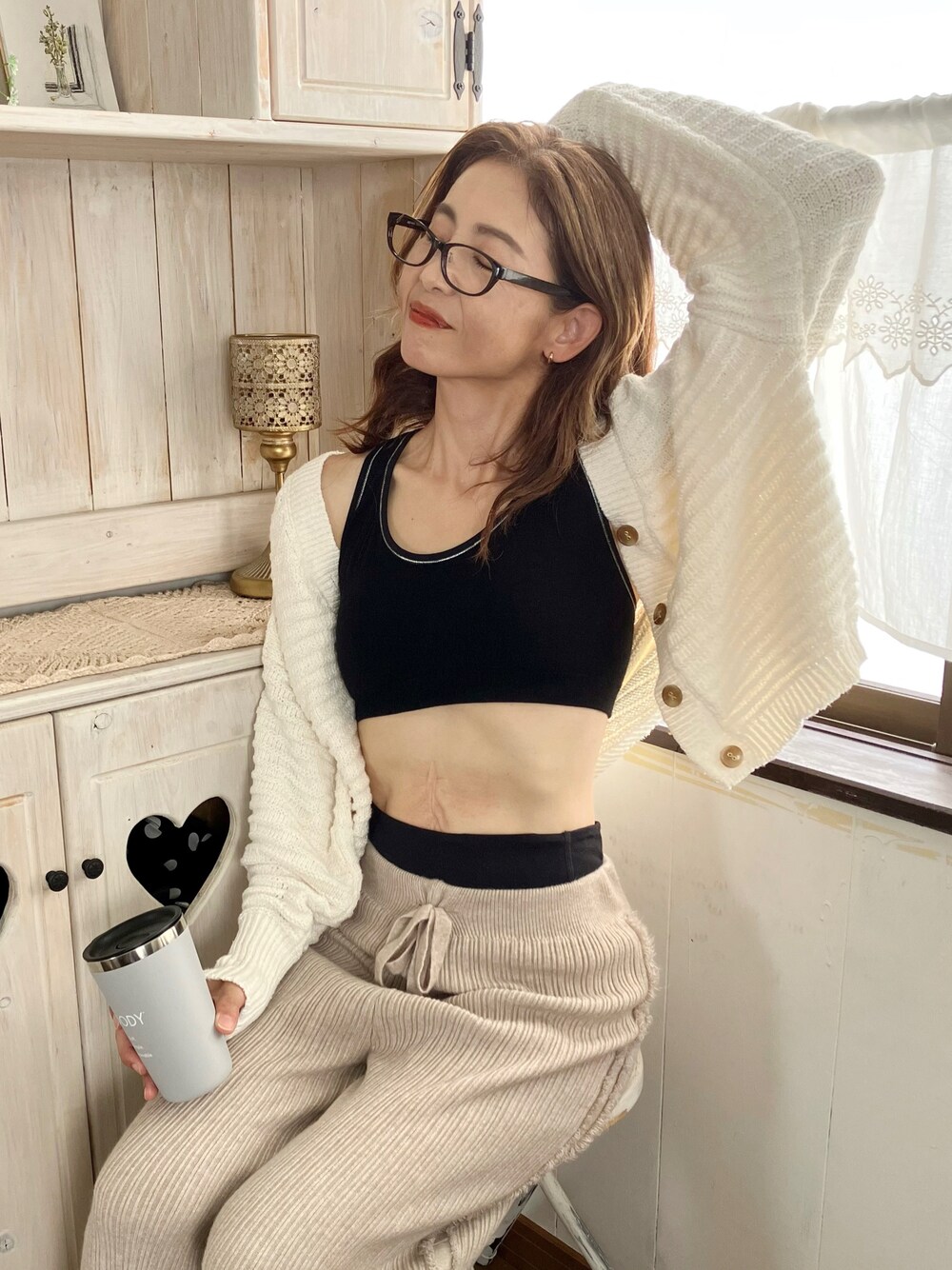 「くつろぎコーデ、スポーツウェア、スポブラ、竹、バンブー、boody、スポーツミックス、40代ファッション、アラフィフ、めがね、おうちファッション」｜「BOODYのレーサーバック スポーツ ブラ（スポーツブラ、ブラック系）」を使った、まゆみんさん（レディース・160cm）の秋コーディネートの1枚目の写真
