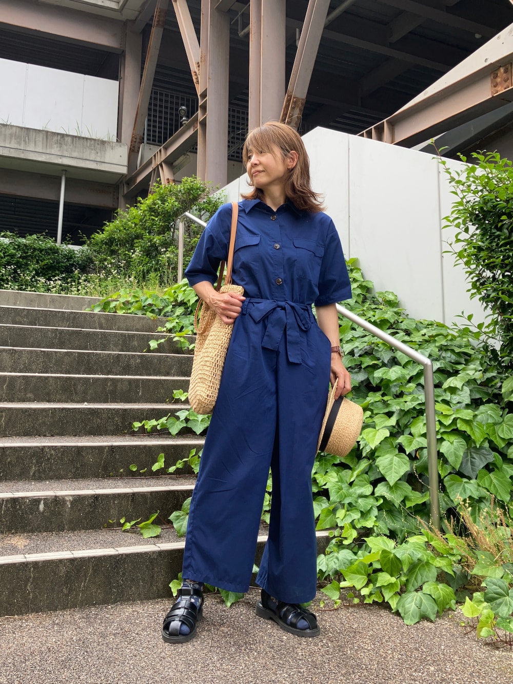 「Le temps riche、ルタンリッシュ、つなぎ、オールインワン、サマンサ モスモス(Samansa Mos2)、ZARA、Sockwell、柄ソックス、40代ファッション、アラフィフ」｜「Le temps richeのハーフスリーブオールインワン　＜Le temps riche＞（つなぎ/オールインワン、ブルー系）」を使った、まゆみんさん（レディース・160cm）の春コーディネートの1枚目の写真