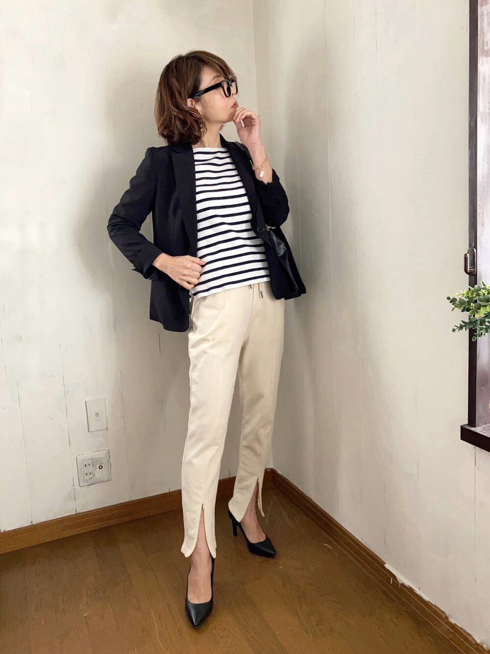 「大人カジュアル、ジャケットスタイル、ジョガーパンツ、アプレトロ、apretro、WHITE JOOLA、ホワイトジョーラ」｜「WHITE JOOLAの【洗濯機で洗える♪オールシーズン着用出来る！2WAYストレッチで動きやすい♪】テーラードジャケット＆テーパードパンツ＆Aラインスカート3点セットスーツ（スーツセット、ブラック系）」を使った、まゆみんさん（レディース・160cm）の冬コーディネートの1枚目の写真
