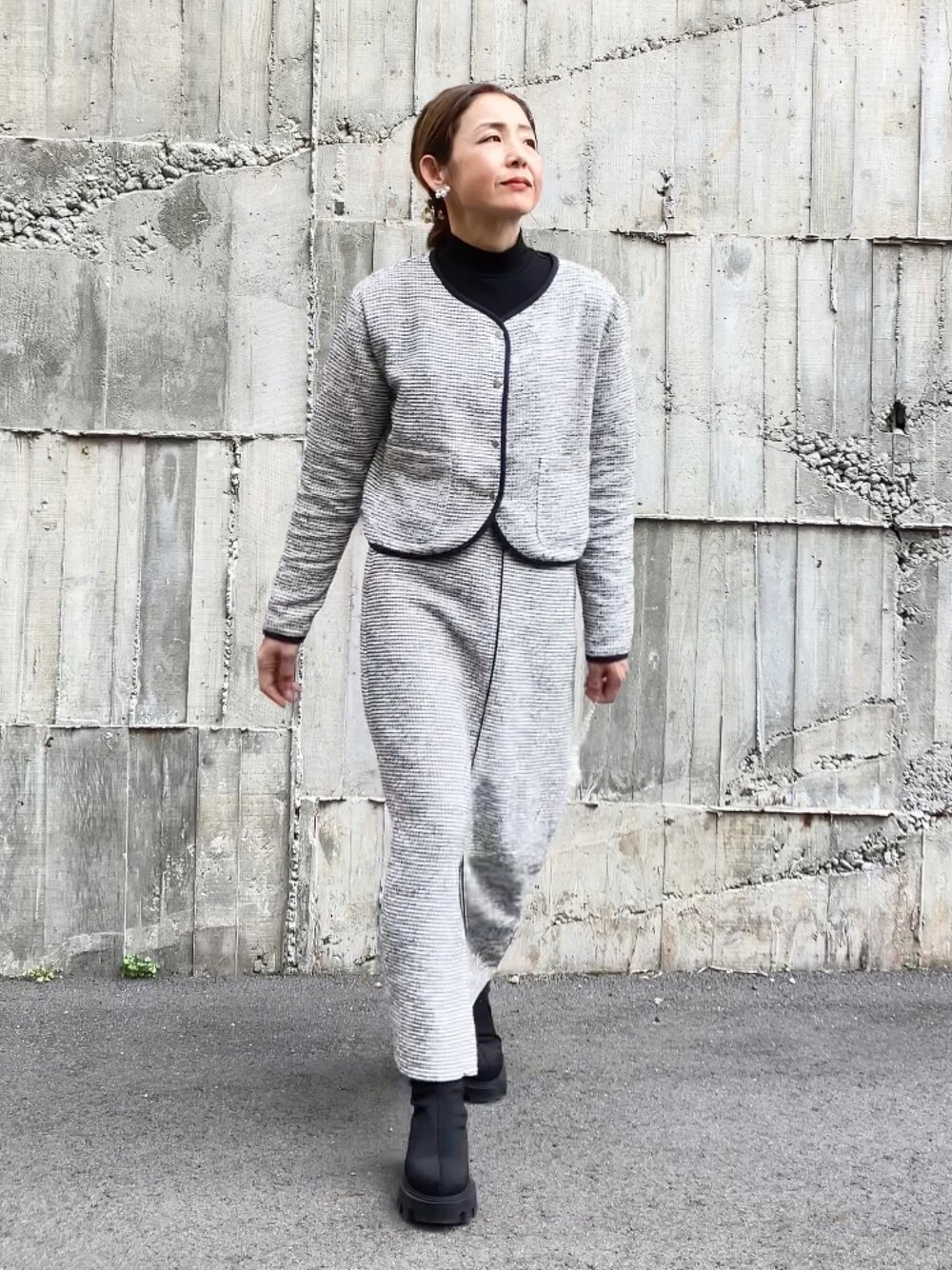 「ツイード、セットアップ、オケージョン、お仕事コーデ、アラフィフ、40代ファッション、50代ファッション、ZARA」｜「ULEULAのツイードノーカラーパイピングジャケット/オケージョン（ノーカラージャケット、ホワイト系）」を使った、まゆみんさん（レディース・160cm）の冬コーディネートの1枚目の写真