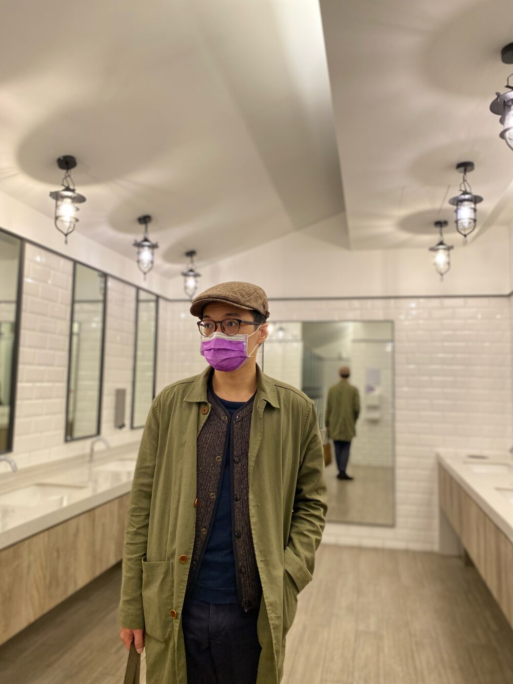 「ANATOMICA、URBAN RESEARCH、THE NORTH FACE PURPLE LABEL、MUJI、snow peak、Taiwan、ootd、街頭穿搭、秋のコーデ、秋、春コーデ、春、冬、冬コーデ、loafer」｜「ANATOMICAのBB CLOTH VEST / LOW NECK（ベスト、グレー系）」を使った、Azuma さん（メンズ・168cm）の冬コーディネートの1枚目の写真