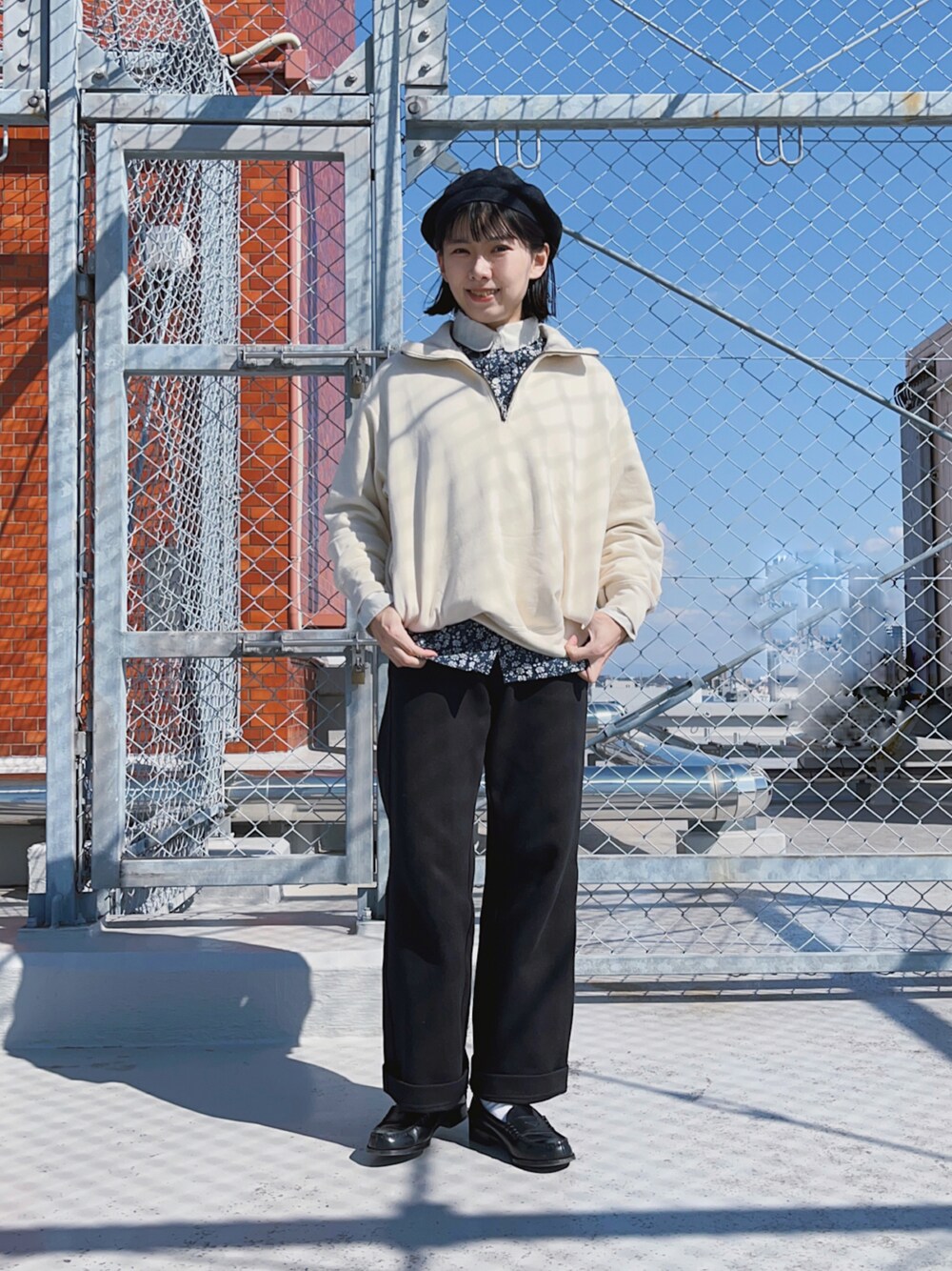 「春服デビュー宣言、春服みてみて、春コーデ、プチプラ、スウェット、ハーフジップ、シャツスタイル、UNIQLO U、ローファー、レイヤードスタイル、きれいめカジュアル、低身長コーデ」｜「UNIQLOのアイテム（スウェット、ホワイト系）」を使った、ma---riさん（レディース・151cm）の春コーディネートの1枚目の写真