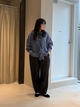 「かぐれ（カグレ）のライトリネンフリルカラーシャツ（シャツ/ブラウス、ブルー系）」を使った、ののさん（レディース・160cm）の春コーディネート