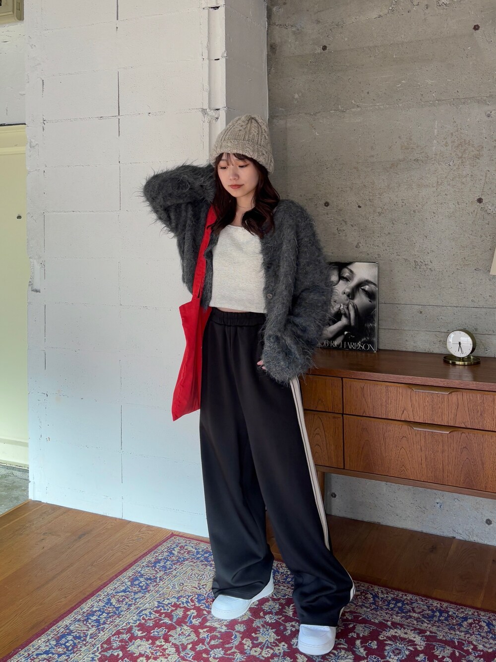 EPIMI ÉPIMMYさんの「サイドライントラックパンツ（EPIMI E'PIMMY）」を使ったコーディネートの1枚目の写真