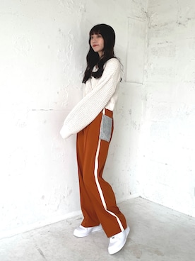 「ショート丈トップス」｜「アイテム（スニーカー）」を使った、EPIMI ÉPIMMYさん（レディース・159cm）の冬コーディネート