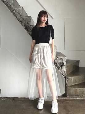 「ティアードスカート」｜「アイテム（スニーカー）」を使った、EPIMI ÉPIMMYさん（レディース・164cm）の夏コーディネート