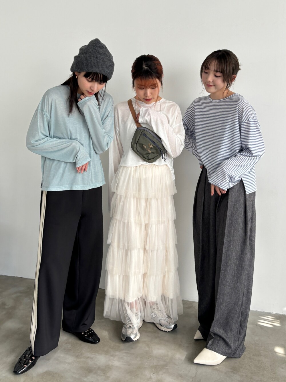 「似合うラボに行こう、ニット、淡色コーデ、春色、休日スタイル、スニーカー、ショルダーバッグ、デートコーデ、スポーツミックス、メガネ女子、春コーデ、プチプラ、ティアードスカート、トラックパンツ、シミラールック」｜「EPIMI E'PIMMYのティアードラメチュールスカート（スカート、ホワイト系）」を使った、EPIMI ÉPIMMYさん（レディース・160cm）の冬コーディネートの1枚目の写真