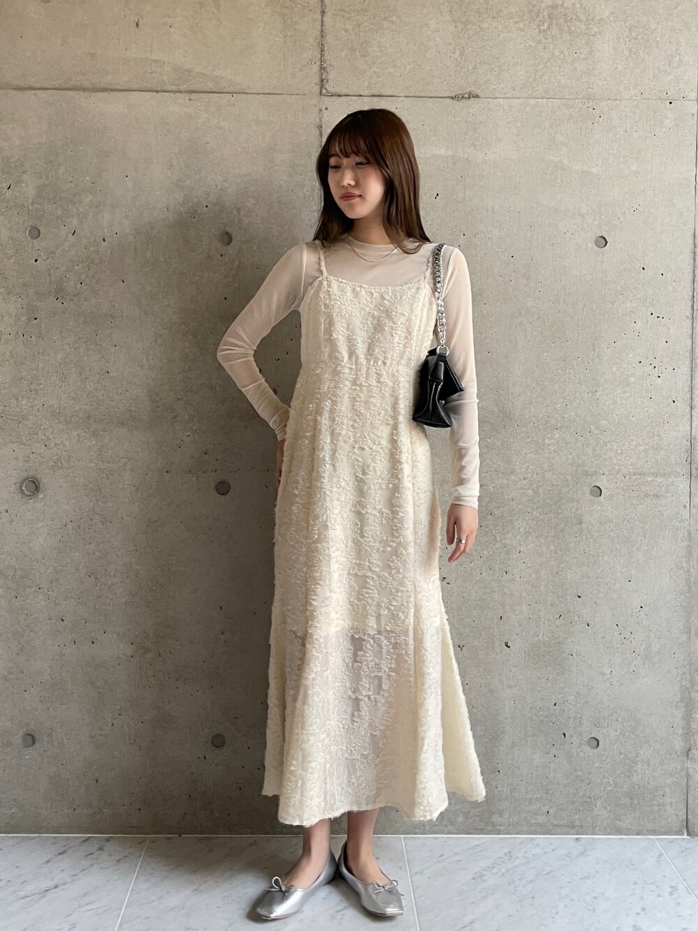 「お出かけコーデ日記、キャミワンピ、春夏コーデ、初夏コーデ、シアートップス、マーメイドスカート、休日スタイル、シンプルコーデ、ワンピースコーデ、ワントーンコーデ、オールホワイト、韓国ファッション、フレンチガーリー、デート、オケージョン」｜「EPIMI E'PIMMYのジャガードマーメイドキャミワンピ（ワンピース、ホワイト系）」を使った、EPIMI ÉPIMMYさん（レディース・164cm）の春コーディネートの1枚目の写真