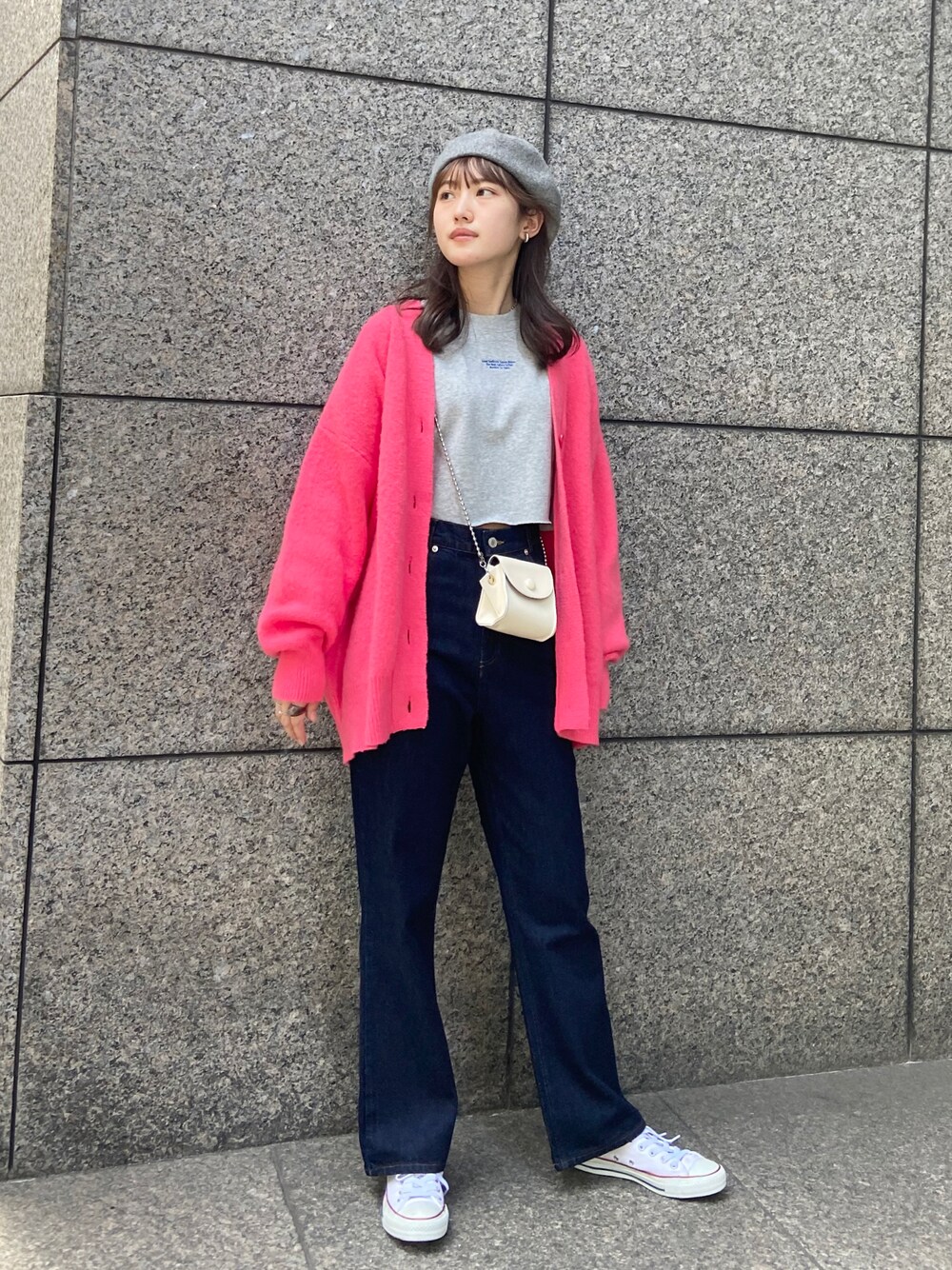 「秋のコーデ、カジュアル、プチプラ、ラクチンコーデ、秋服準備はじめました、ストリート、韓国ファッション、プチプラコーデ、美脚パンツ、美脚デニム、脚長効果、フレアデニム、カーディガン、ユニセックスコーデ、足長効果」｜「EPIMI E'PIMMYの【新作 早割】Vネックオーバーカーディガン（カーディガン/ボレロ、ピンク系）」を使った、EPIMI ÉPIMMYさん（レディース・164cm）の秋コーディネートの1枚目の写真