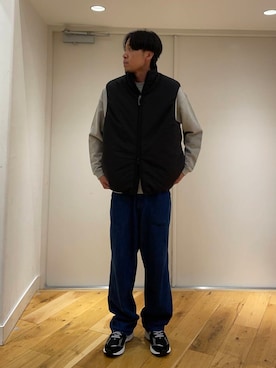 「アイテム（ダウンベスト）」を使った、純志さん（メンズ・169cm）の秋コーディネート