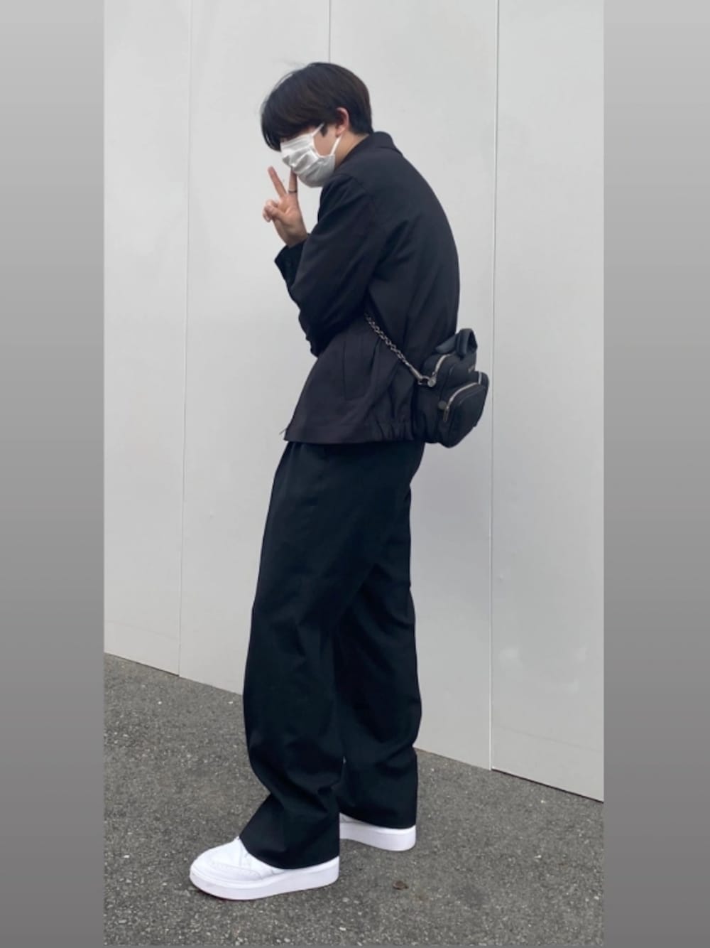 「オールブラック、ショッピング、ootd、kwondo1、gdragon」｜「UNIQLOのドリズラージャケット（ブルゾン、ブラック系）」を使った、HIROさん（メンズ・169cm）の冬コーディネートの1枚目の写真