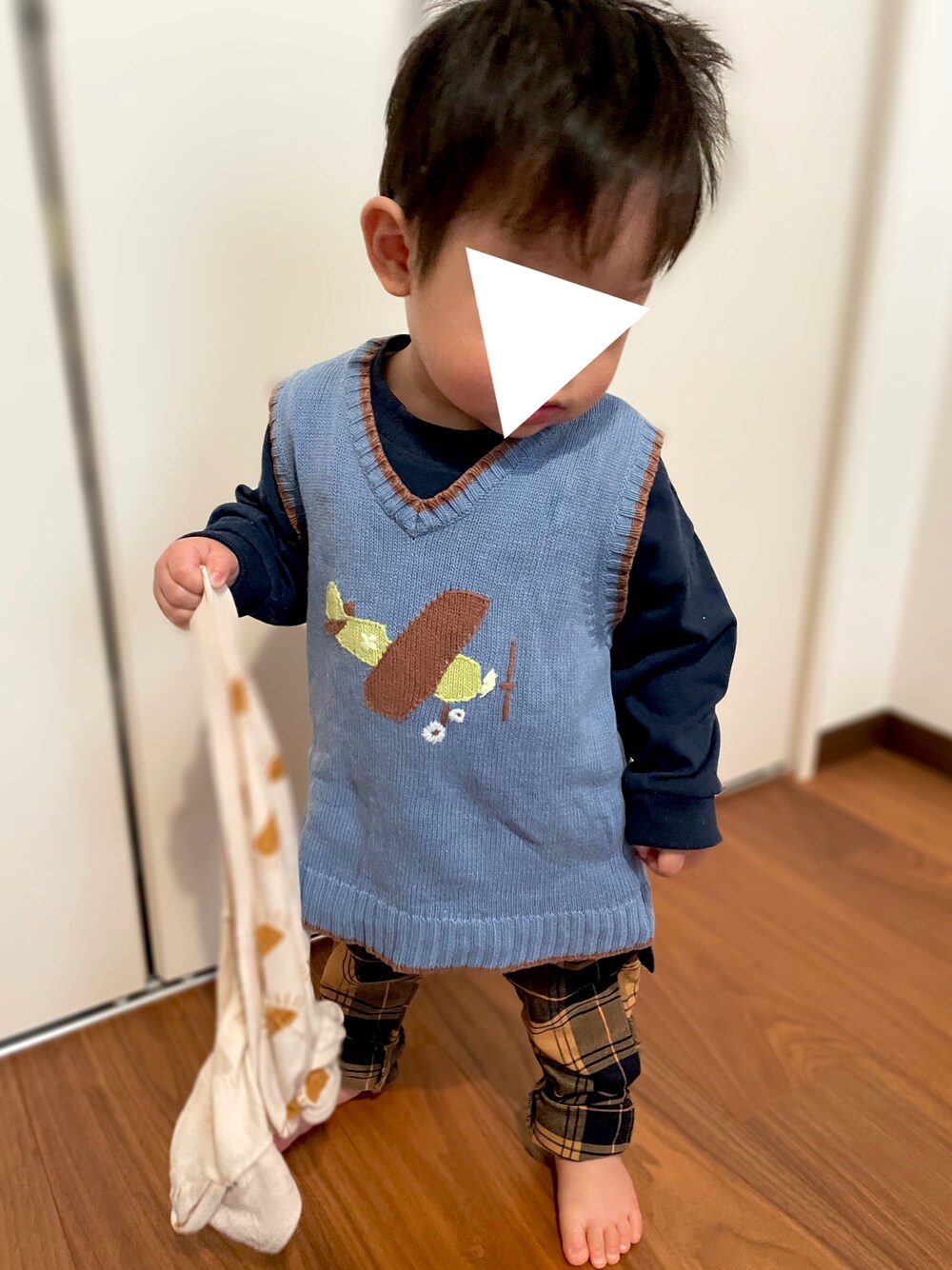 「男の子、こどもコーデ、むすこーで、キッズコーデ、ベスト、ニットベスト、1歳、1歳3ヶ月、１歳男の子、男の子ベビー、ベビーコーデ、gymboree、Branshes、BREEZE、チェックパンツ」｜「GYMBOREEのアイテム（ベスト、ブルー系）」を使った、𝚖𝚒𝚣𝚞☻︎　  さん（キッズ・70cm）の秋コーディネートの1枚目の写真
