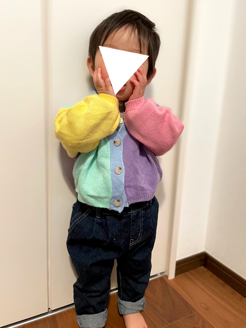 「カジュアルコーデ、キッズコーデ、1歳、1歳6ヶ月、1歳半、１歳男の子、男の子ベビー、ベビーコーデ、markey's、カラフル、カーディガン、デニムパンツ、big field、shein」｜「BIG FIELDのアイテム（デニムパンツ、ブルー系）」を使った、𝚖𝚒𝚣𝚞☻︎　  さん（キッズ・70cm）の春コーディネートの1枚目の写真