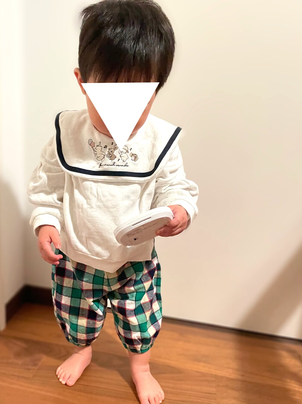 「キッズコーデ、むすこーで、おとこのこ、1歳、1歳3ヶ月、１歳男の子、男の子ベビー、ベビーコーデ、cottoli、バースデイ、クレードスコープ、チェックパンツ、セーラーカラー、保育園コーデ、保育園」｜「Birthdayのアイテム（スウェット、ホワイト系）」を使った、𝚖𝚒𝚣𝚞☻︎　  さん（キッズ・70cm）の冬コーディネートの1枚目の写真