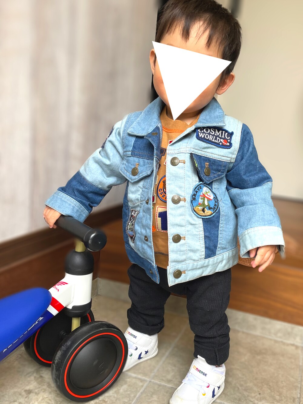 「秋冬コーデ、男の子コーデ、むすこーで、バースデイ、1歳、1歳2ヶ月、保育園コーデ、保育園、クレードスコープ、デニムジャケット、ミキハウス、converse、futafuta、男の子ベビー、ベビーコーデ」｜「Birthdayのアイテム（その他パンツ、ブラック系）」を使った、𝚖𝚒𝚣𝚞☻︎　  さん（キッズ・70cm）の秋コーディネートの1枚目の写真