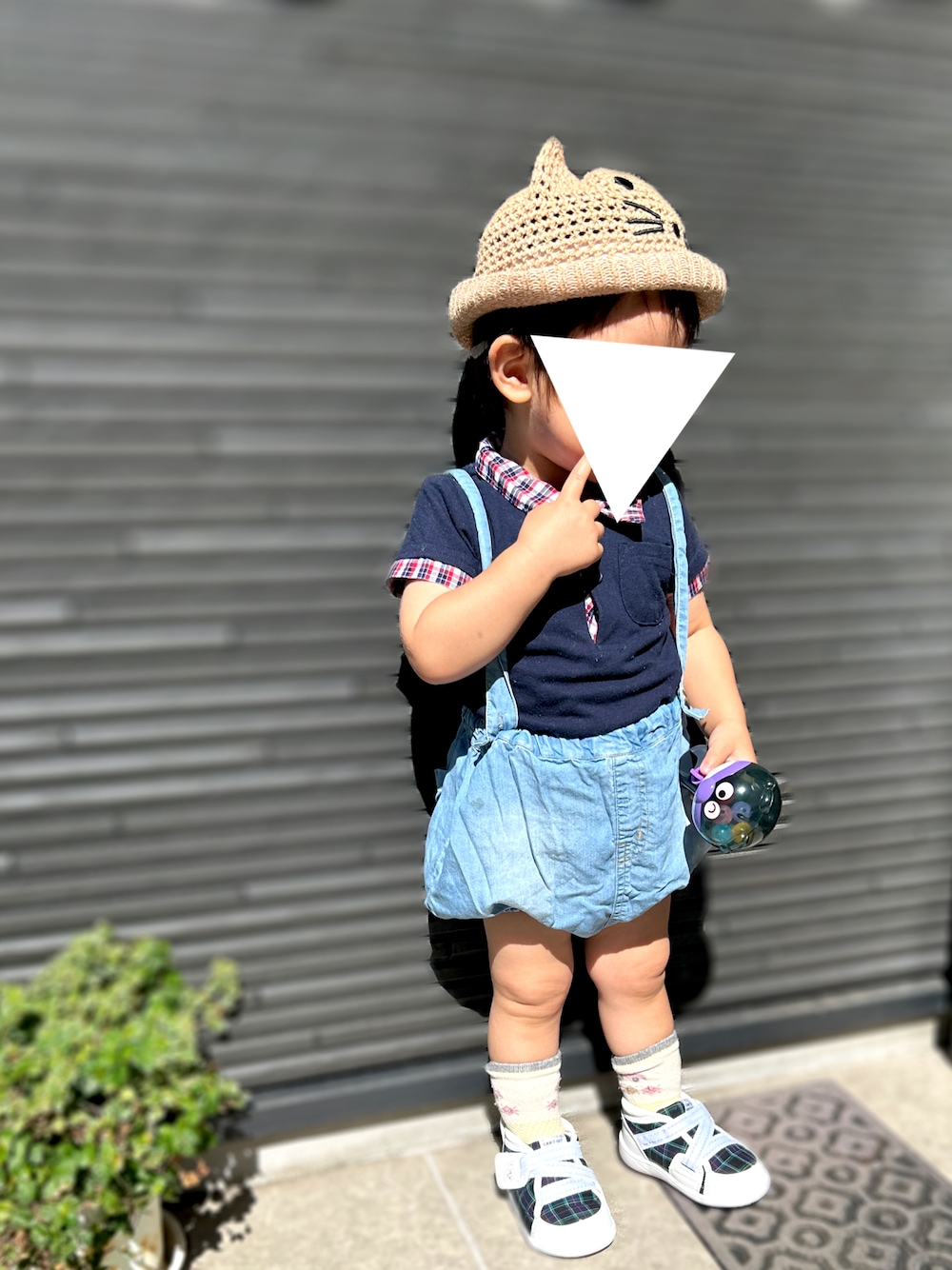 「お出かけコーデ、男の子、むすこーで、1歳、西松屋、プチプラ、ショートパンツ、1歳11ヶ月、１歳男の子、BREEZE、サロペット、かぼちゃパンツ、イフミー、耳付き帽子、麦わら帽子」｜「IFMEの《IFME》IFME BABY ｷﾈﾃｨｯｸ ﾊﾞﾝｼｭｳｵﾘ 20-3302（スニーカー、ホワイト系）」を使った、𝚖𝚒𝚣𝚞☻︎　  さん（キッズ・80cm）の夏コーディネートの1枚目の写真