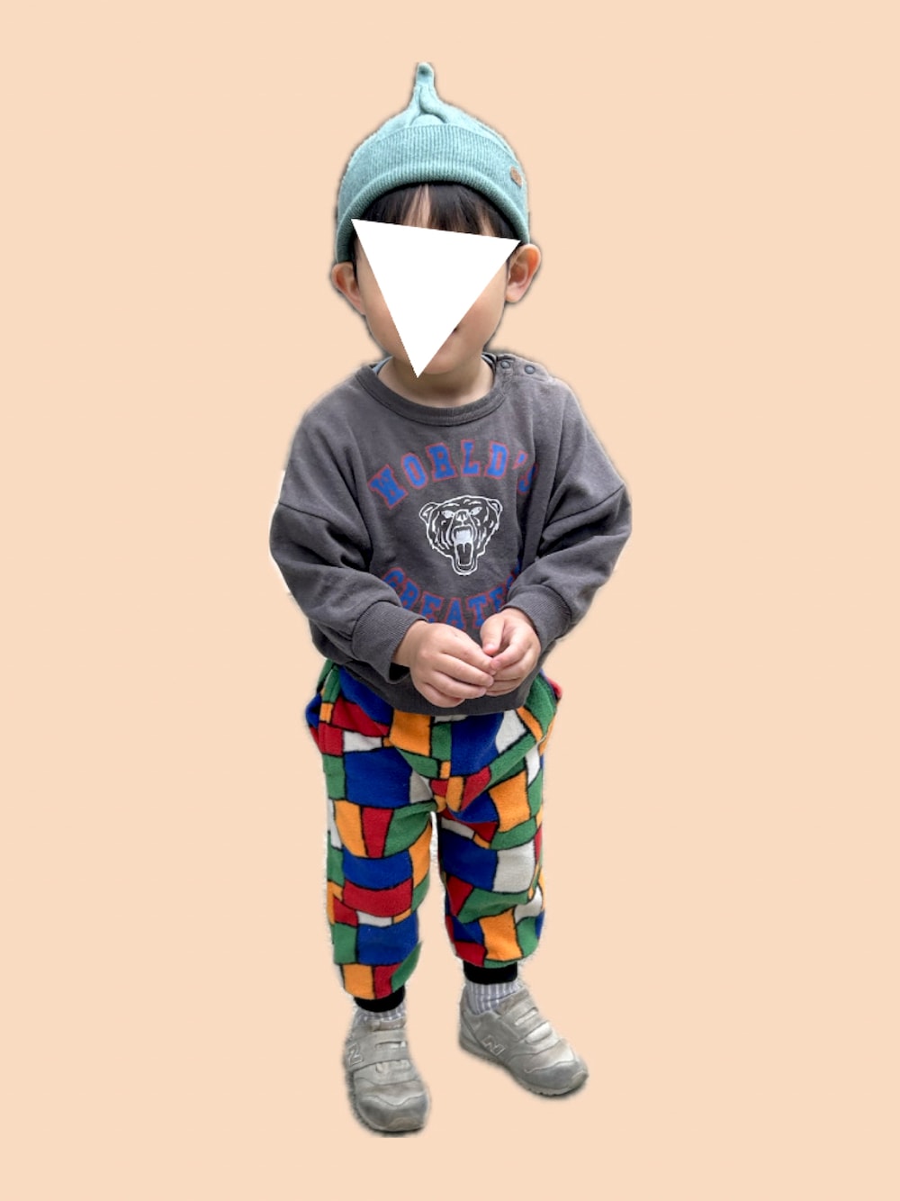 「3歳男の子、3歳6ヶ月、息子コーデ、3歳、キッズ、マーキーズ、保育園コーデ、保育園、HOGAN RANCH WEAR、トンガリ帽子、ニット帽、着納め、サイズアウト、スウェット、むすこーで」｜「MARKEY'Sのアイテム（スウェット、グレー系）」を使った、𝚖𝚒𝚣𝚞☻︎　  さん（キッズ・90cm）の春コーディネートの1枚目の写真