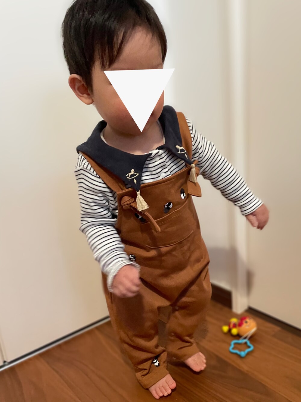 「男の子コーデ、キッズコーデ、ボーダー、むすこーで、1歳、1歳3ヶ月、１歳男の子、男の子ベビー、ベビーコーデ、サロペット、グラニフ、cottoli、バースデイ、パンダ、おとこのこ」｜「Design Tshirts Store graniphのアイテム（サロペット/オーバーオール、ブラウン系）」を使った、𝚖𝚒𝚣𝚞☻︎　  さん（キッズ・70cm）の冬コーディネートの1枚目の写真