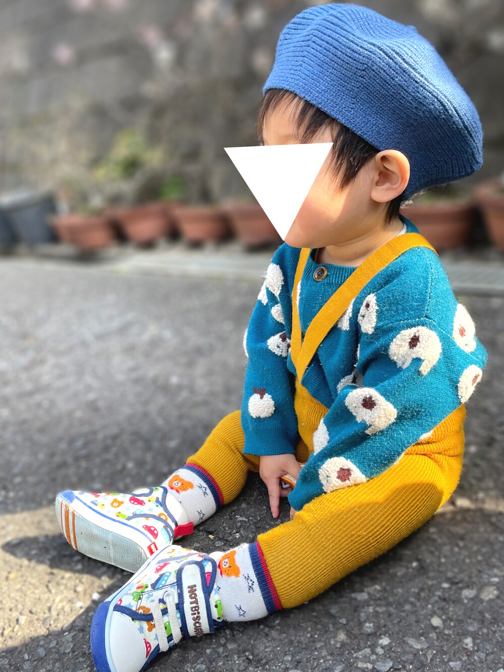 「韓国子供服、休日スタイル、むすこーで、赤ちゃんコーデ、1歳、1歳6ヶ月、1歳半、１歳男の子、男の子ベビー、ベビーコーデ、BREEZE、ベレー帽、サスペンダーレギンス、レギンス、ホットビスケッツ」｜「韓国子供服のアイテム（ハンチング/ベレー帽、ブルー系）」を使った、𝚖𝚒𝚣𝚞☻︎　  さん（キッズ・70cm）の春コーディネートの1枚目の写真