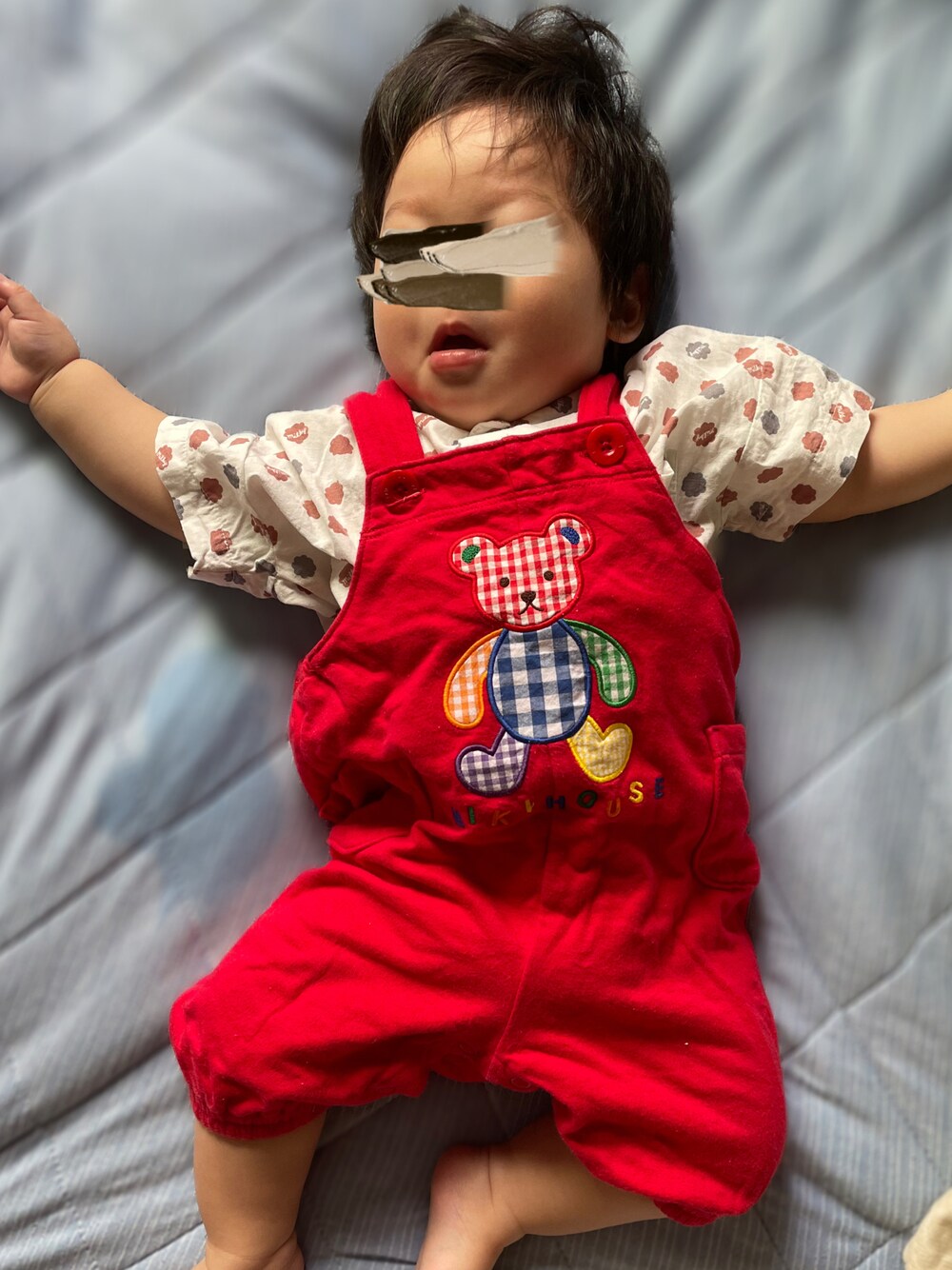 「生後9ヶ月、男の子ベビー、おとこのこーで、ミキハウス、アプレレクール、原色、オーバーオールコーデ、派手色、赤ちゃん、ベビーコーデ、ミルキー」｜「MIKI HOUSEのアイテム（サロペット/オーバーオール、レッド系）」を使った、𝚖𝚒𝚣𝚞☻︎　  さん（キッズ・70cm）の夏コーディネートの1枚目の写真
