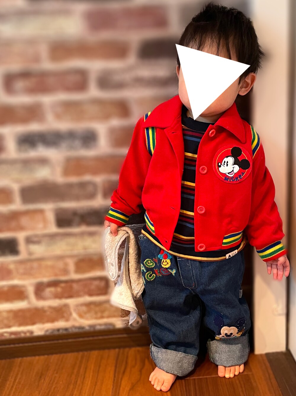 「古着MIX、男の子コーデ、1歳、1歳3ヶ月、１歳男の子、古着、ミッキー、ミッキーコーデ、GAP、男の子ベビー、ベビーコーデ、おとこのこ、保育園コーデ、保育園」｜「GAPのブラナン プレイタイムフェイバリット ストライプ Tシャツ (幼児)（Tシャツ/カットソー、その他）」を使った、𝚖𝚒𝚣𝚞☻︎　  さん（キッズ・70cm）の秋コーディネートの1枚目の写真