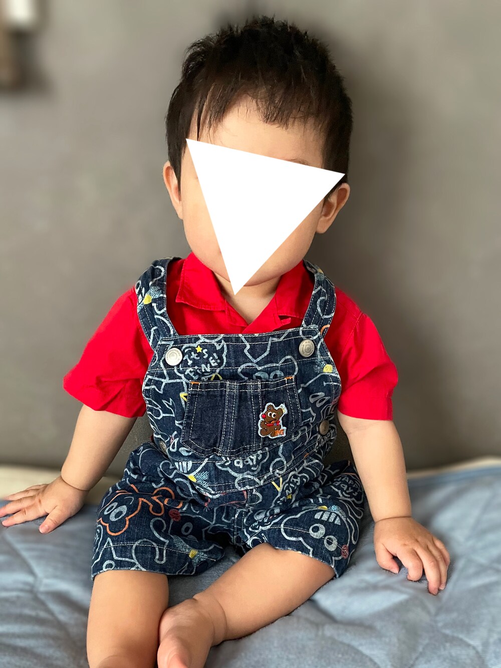 「夏コーデ、おとこのこ、男の子コーデ、生後11ヶ月、０歳、ミキハウス、サロペット、ベビーコーデ、男の子ベビー、赤シャツ、柄サロペ、オーバーオール」｜「MIKI HOUSEのアイテム（シャツ/ブラウス、レッド系）」を使った、𝚖𝚒𝚣𝚞☻︎　  さん（キッズ・70cm）の夏コーディネートの1枚目の写真