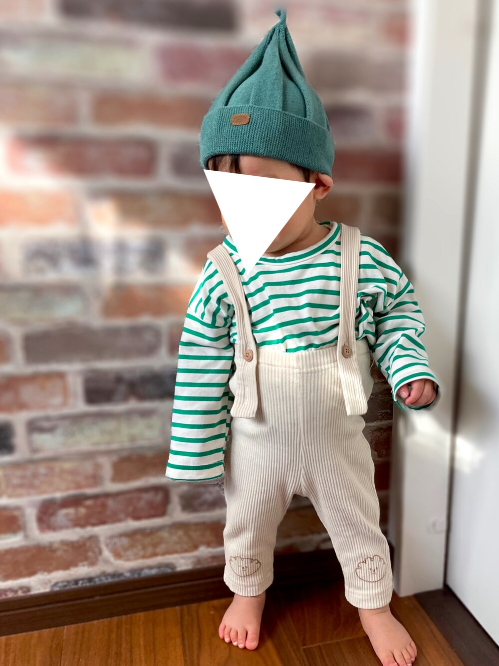「男の子コーデ、ボーダー、むすこーで、1歳、おとこのこ、ベビーコーデ、おとこのこスタイル、むすこふく、1歳2ヶ月、トンガリ帽子、韓国子供服、男の子ベビー、サスペンダーレギンス、しまむら、kidsfashion」｜「しまむらのアイテム（レギンス/スパッツ、ホワイト系）」を使った、𝚖𝚒𝚣𝚞☻︎　  さん（キッズ・70cm）の秋コーディネートの1枚目の写真