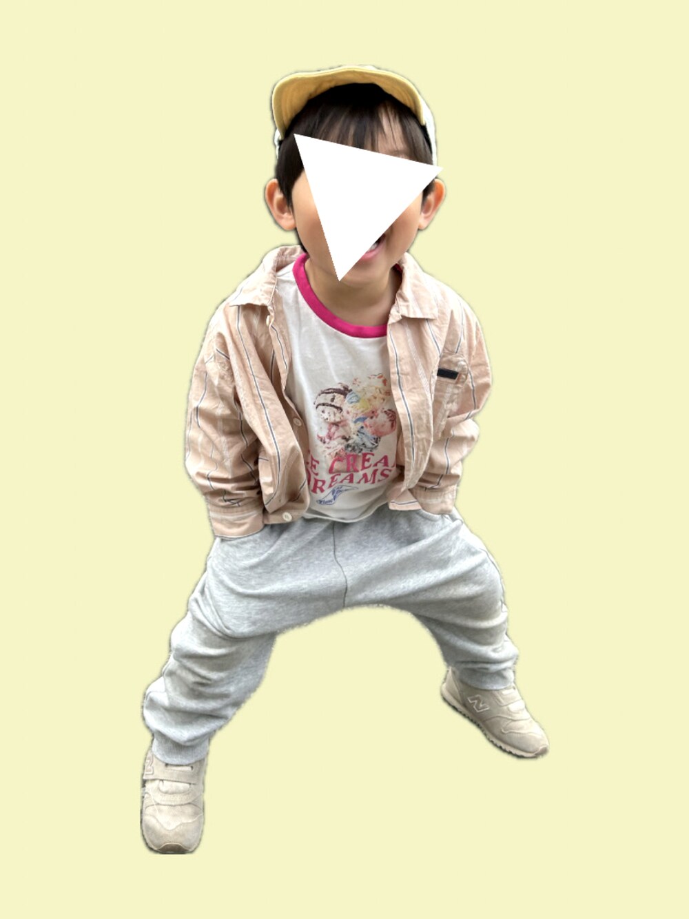 「キャップ、男の子コーデ、プチプラコーデ、UNIQLO、レイヤードスタイル、アプレレクール、シャツスタイル、春服、男の子、ストライプシャツ、春色、キッズコーデ、3歳、3歳男の子、3歳7か月」｜「b・ROOMのデニムバイカラーキャップ（キャップ、イエロー系）」を使った、𝚖𝚒𝚣𝚞☻︎　  さん（キッズ・90cm）の春コーディネートの1枚目の写真