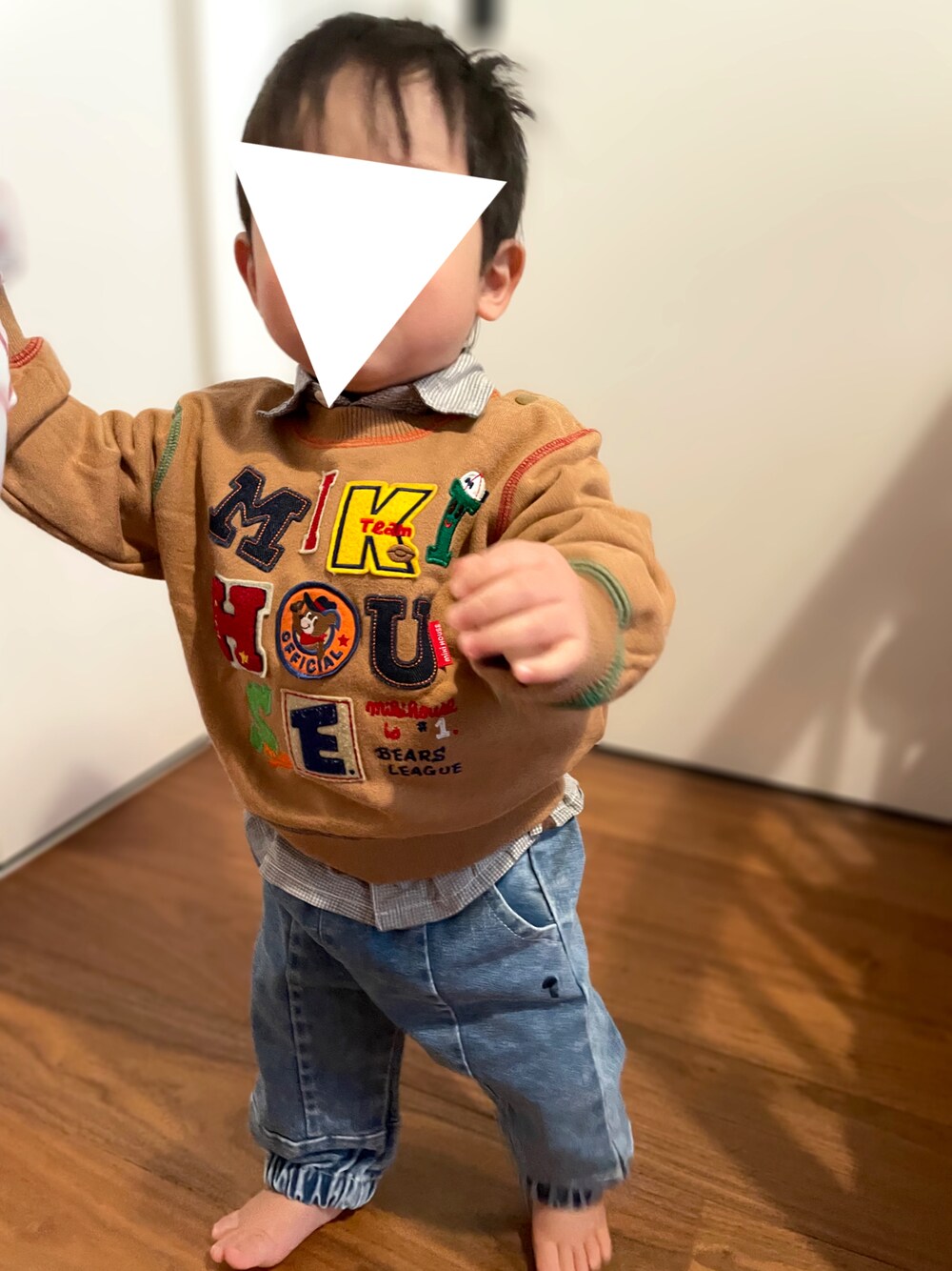 「むすこーで、デニムパンツ、1歳、1歳3ヶ月、１歳男の子、男の子コーデ、男の子ベビー、ベビーコーデ、ミキハウス、BIGFIELD、markey's、moimoln、古着、レイヤードスタイル」｜「BIG FIELDのギンガムチェック×総柄刺繍シャツ（80～130cm）（シャツ/ブラウス、グレー系）」を使った、𝚖𝚒𝚣𝚞☻︎　  さん（キッズ・70cm）の冬コーディネートの1枚目の写真