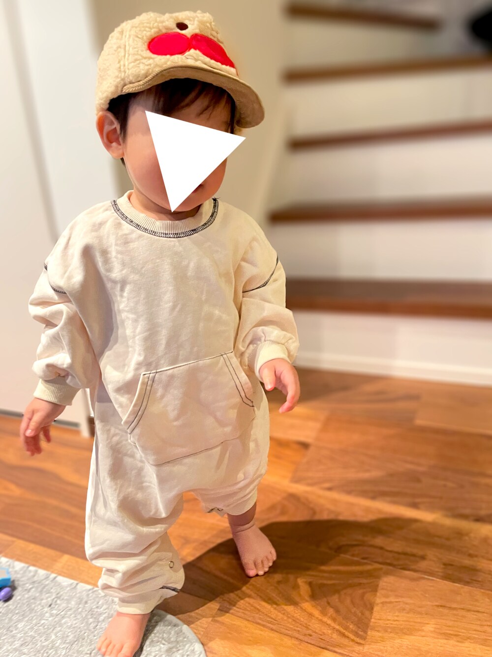 「ロンパース、オールインワン、カバーオール、アンパンマン、スウェット、1歳、1歳3ヶ月、オーバーサイズ、１歳男の子、キャップ、ベビーコーデ、男の子ベビー、むすこーで、韓国子供服、アンパンマンキッズコレクション」｜「ANPANMAN KIDS COLLECTIONのアンパンマンボアキャップ（キャップ、ベージュ系）」を使った、𝚖𝚒𝚣𝚞☻︎　  さん（キッズ・70cm）の冬コーディネートの1枚目の写真
