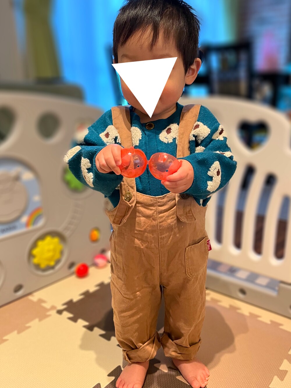 「サロペット、ベビーコーデ、1歳、1歳4ヶ月、BREEZE、しまむら、おさがり、１歳男の子、男の子ベビー、おとこのこ、ブルーニット」｜「しまむらのアイテム（サロペット/オーバーオール、ブラウン系）」を使った、𝚖𝚒𝚣𝚞☻︎　  さん（キッズ・70cm）の冬コーディネートの1枚目の写真
