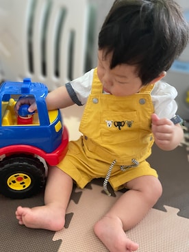 「アイテム（サロペット/オーバーオール、イエロー系）」を使った、𝚖𝚒𝚣𝚞☻︎　  さん（キッズ・70cm）の夏コーディネート