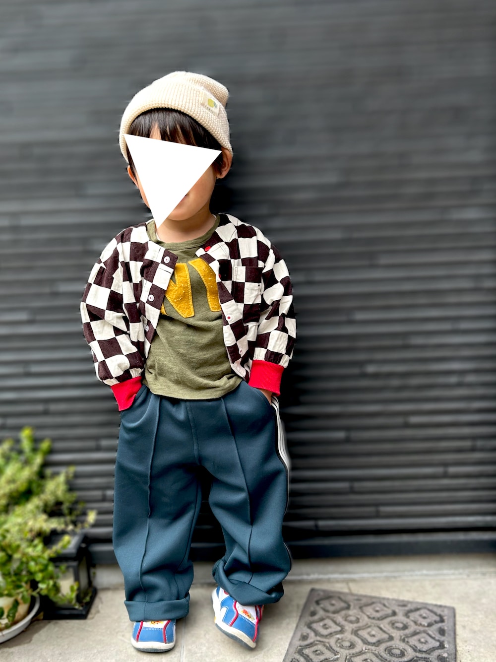「キッズコーデ、男の子コーデ、おとこのこ、2歳、むすこーで、2歳5ヶ月、2歳男の子、ニット帽、ブランシェス、HOGAN RANCH WEAR、markey's、GAP、ストリート、ラインパンツ、アプレレクール」｜「apres les coursのバラエティ ニットキャップ（ニットキャップ/ビーニー、ホワイト系）」を使った、𝚖𝚒𝚣𝚞☻︎　  さん（キッズ・80cm）の冬コーディネートの1枚目の写真