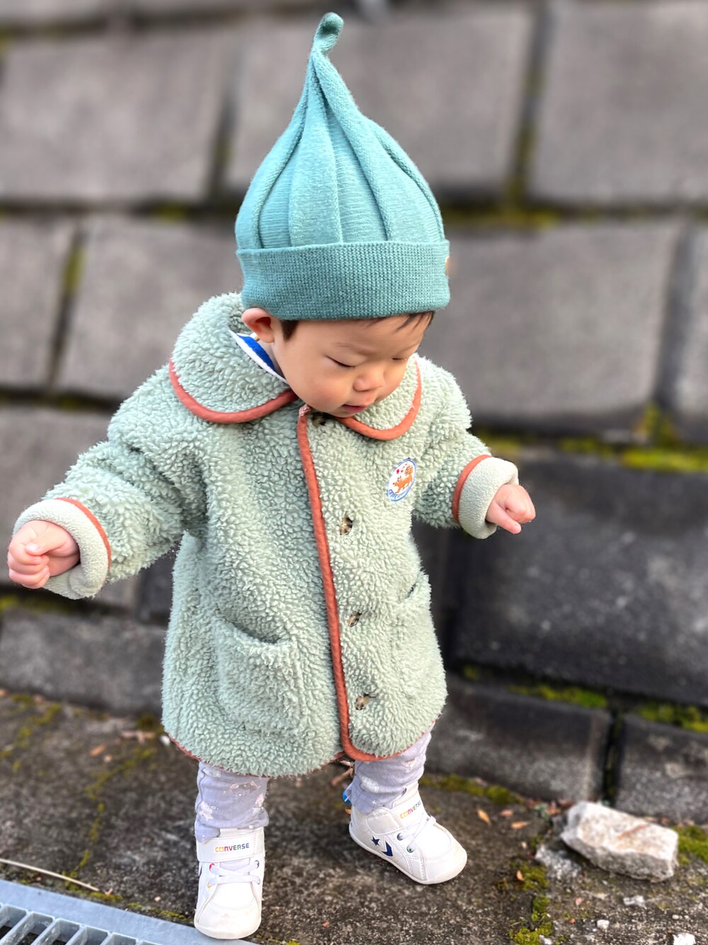 「むすこーで、バースデイ、冬のコーデ、1歳、1歳4ヶ月、１歳男の子、男の子ベビー、ベビーコーデ、トンガリ帽子、韓国子供服、cottoli、コンバース、よちよち歩き、ボアジャケット、レギンス」｜「CLOUDY, FINE LATERのメレンゲニット帽（ニットキャップ/ビーニー、グリーン系）」を使った、𝚖𝚒𝚣𝚞☻︎　  さん（キッズ・70cm）の冬コーディネートの1枚目の写真