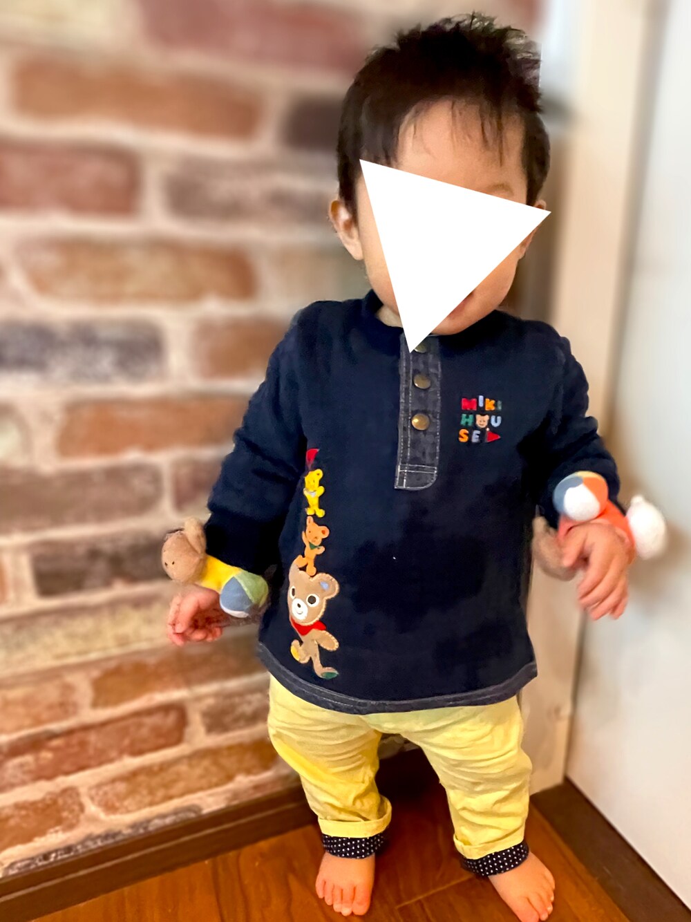 「キッズファッション、男の子コーデ、1歳2ヶ月、1歳、ベビーコーデ、男の子ベビー、ミキハウス、La Chiave、キムラタン、古着、used、イエローパンツ、むすこーで、mikihouse」｜「La Chiaveのアイテム（その他パンツ、イエロー系）」を使った、𝚖𝚒𝚣𝚞☻︎　  さん（キッズ・70cm）の秋コーディネートの1枚目の写真