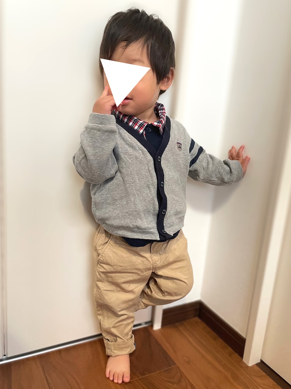 「休日スタイル、1歳、H&M、男の子、子供服、１歳８ヶ月、１歳男の子、ファミリア、西松屋、used、古着、レイヤードスタイル、プチプラ」｜「H&Mのアイテム（チノパンツ、ベージュ系）」を使った、𝚖𝚒𝚣𝚞☻︎　  さん（キッズ・80cm）の春コーディネートの1枚目の写真