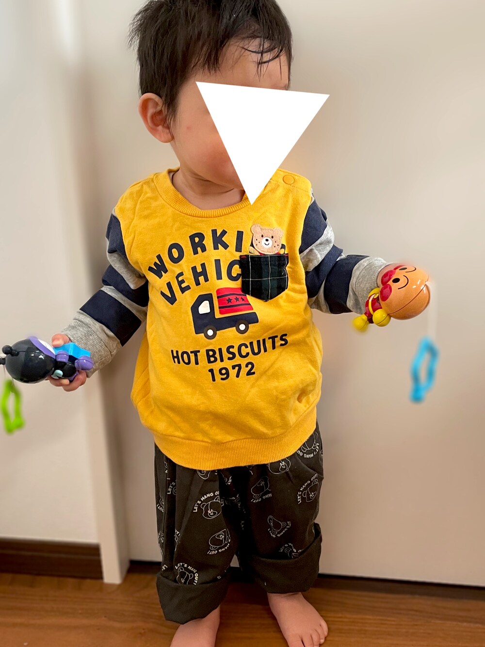 「秋コーデ、キッズファッション、男の子、おとこのこ、1歳、1歳2ヶ月、保育園コーデ、保育園、ホットビスケッツ、futafuta、バースデイ、男の子ベビー、ベビーコーデ、くまさん、むすこーで」｜「HOT BISCUITSのトレーナー（スウェット、イエロー系）」を使った、𝚖𝚒𝚣𝚞☻︎　  さん（キッズ・70cm）の秋コーディネートの1枚目の写真