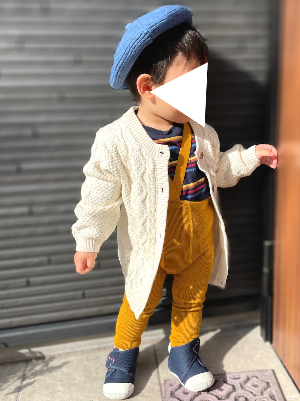 「おさんぽコーデ、韓国子供服、休日スタイル、キッズコーデ、1歳、1歳5ヶ月、１歳男の子、男の子ベビー、ベビーコーデ、サスペンダーレギンス、カーディガン、shein、condor、GAP、ベレー帽」｜「condorのアイテム（レギンス/スパッツ、イエロー系）」を使った、𝚖𝚒𝚣𝚞☻︎　  さん（キッズ・70cm）の冬コーディネートの1枚目の写真