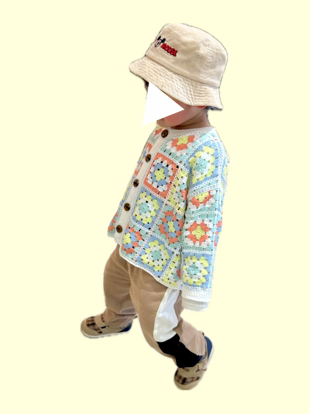 「春コーデ、キッズコーデ、キッズファッション、男の子コーデ、バケットハット、カーディガン、ハット、3歳、3歳6ヶ月、3歳男の子、BREEZE、スウェットパンツ、coca、しまむら、クロシェ」｜「BREEZEのクロシェカーディガン（カーディガン/ボレロ、その他）」を使った、𝚖𝚒𝚣𝚞☻︎　  さん（キッズ・90cm）の春コーディネートの1枚目の写真