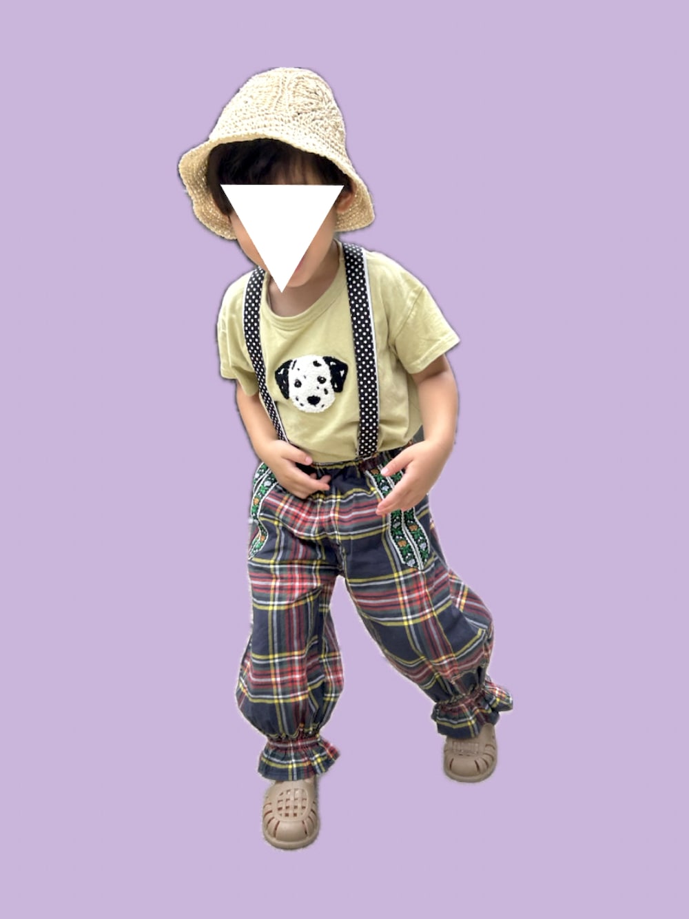 「夏ルックで気分アップ、夏コーデ、キッズコーデ、休日スタイル、Tシャツ、キッズファッション、男の子、3歳、3歳男の子、3歳10ヶ月、プティマイン、マーキーズ、むぎわら帽子、サスペンダー、チェックパンツ」｜「petit mainの【接触冷感】DOGTシャツ（Tシャツ/カットソー、グリーン系）」を使った、𝚖𝚒𝚣𝚞☻︎　  さん（キッズ・90cm）の夏コーディネートの1枚目の写真