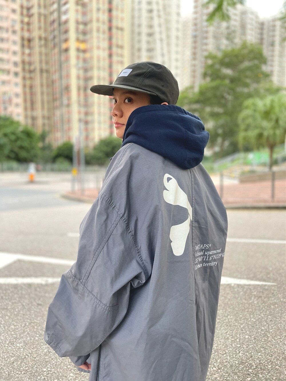 「WTAPSのアイテム（キャップ、グレー系）」を使った、CHing Chingさん（レディース・158cm）の冬コーディネートの1枚目の写真