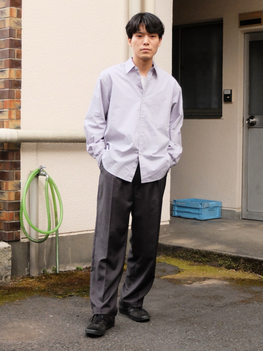 「adidasのアイテム（スニーカー、ブラック系）」を使った、わむう_wamuさん（メンズ・164cm）の冬コーディネートの1枚目の写真