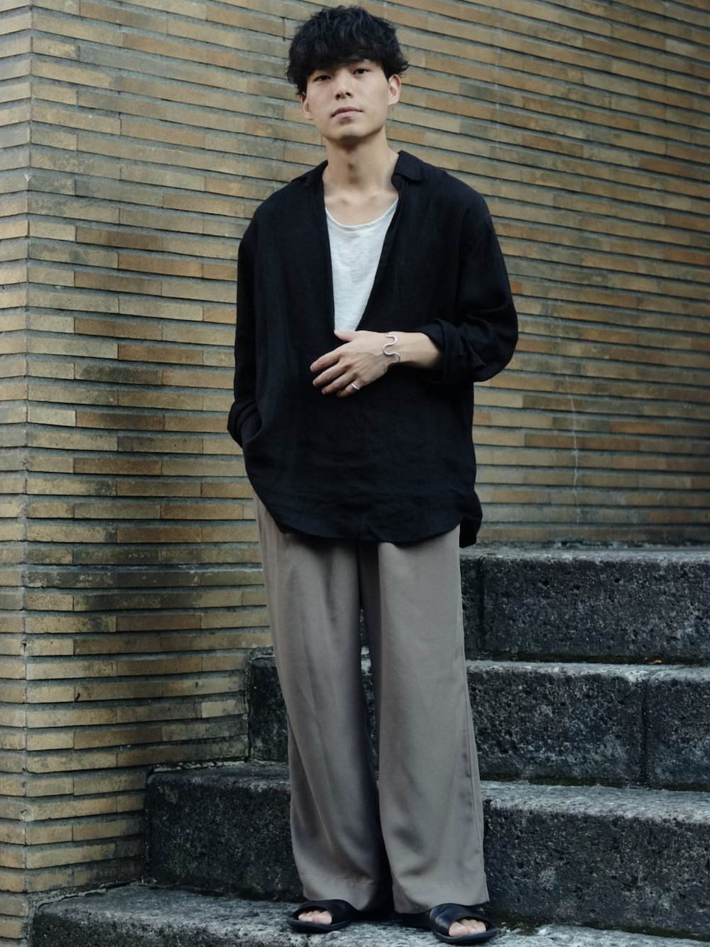 「アツいコーデ全部見せ、秋服準備はじめました、低身長、低身長コーデ、低身長男子、スキッパーシャツ、サンダル」｜「WYM LIDNMのTUCK LOOSE DRAPE SLACKS（スラックス、グレー系）」を使った、わむう_wamuさん（メンズ・164cm）の夏コーディネートの1枚目の写真