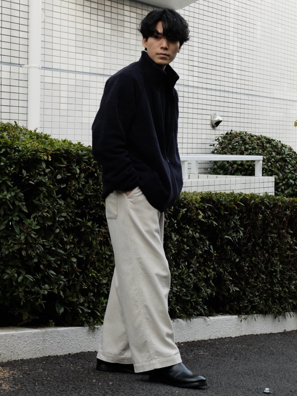 「新星WEARISTAにエントリー、低身長、低身長コーデ、低身長男子、コーデュロイ、白パンツ、UNIQLO、ユニクロ」｜「UNIQLOのアイテム（その他アウター、ブルー系）」を使った、わむう_wamuさん（メンズ・164cm）の冬コーディネートの1枚目の写真