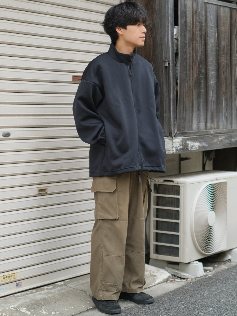 「秋服まるっと大公開、スポーツミックス、カーゴパンツ、アウトドアスタイル、秋服準備はじめました、大人カジュアル、スニーカー、プチプラ、オリーブ、ネイビー、無印良品、ブルゾン、低身長、低身長コーデ、低身長男子」｜「shiunのアイテム（カーゴパンツ、グリーン系）」を使った、わむう_wamuさん（メンズ・164cm）の秋コーディネートの1枚目の写真