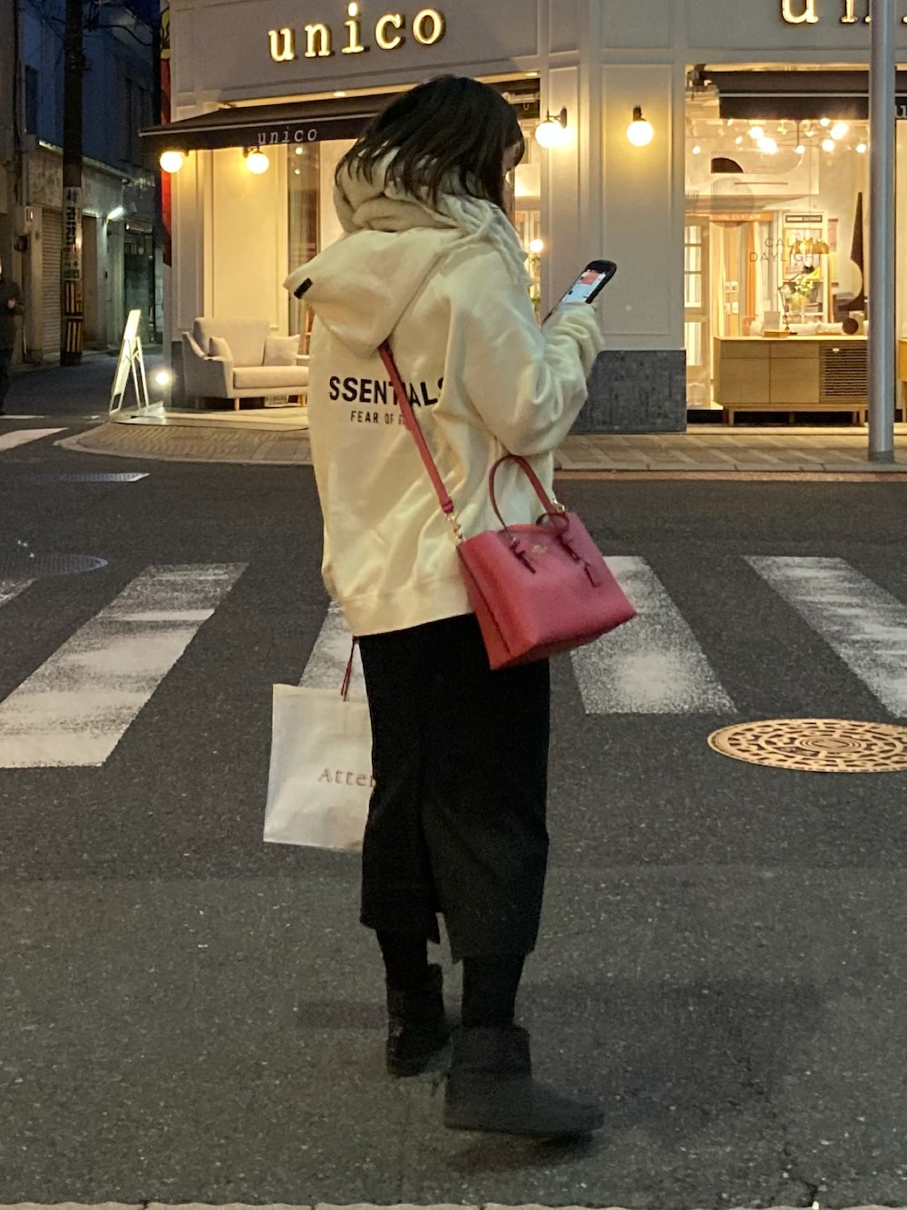 「FOG ESSENTIALSの【FOG ESSENTIALS/エフオージーエッセンシャルズ】PO HOOD BLKLG/ブランドロゴプルオーバーフーディー/パーカー（パーカー、ホワイト系）」を使った、maopippi さん（レディース・165cm）の冬コーディネートの1枚目の写真